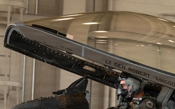 Lt. Gen. Davis visits Eielson AFB