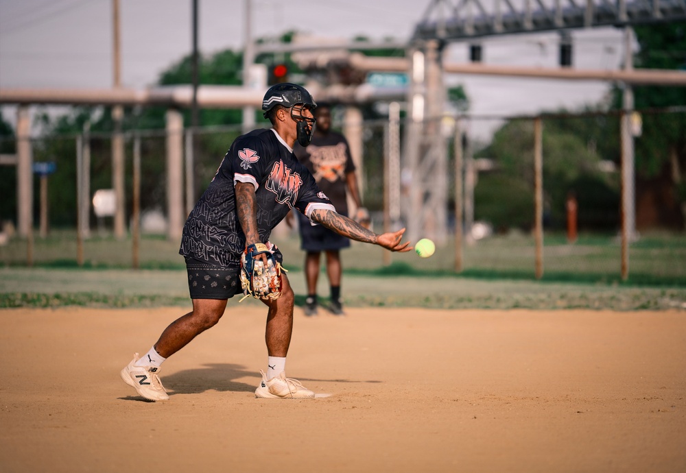 Sailors win softball championship