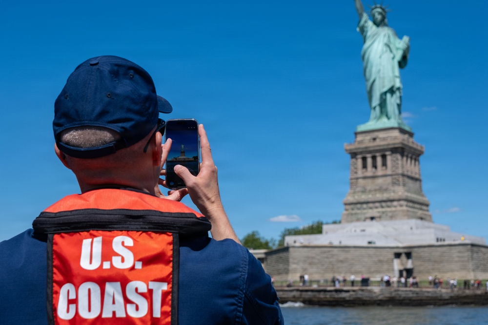 Chairman of the Joint Chiefs of Staff visits U.S. Coast Guard units in New York