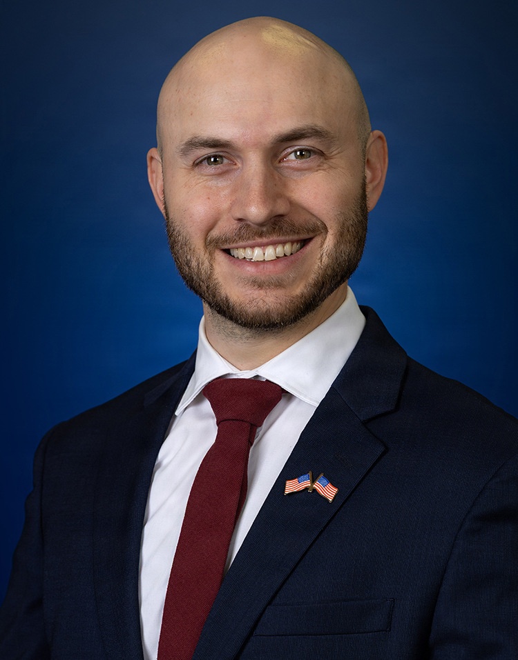 NUWC Division Newport engineer wins 2025 Rosenblatt Young Naval Engineer Award from American Society of Naval Engineers