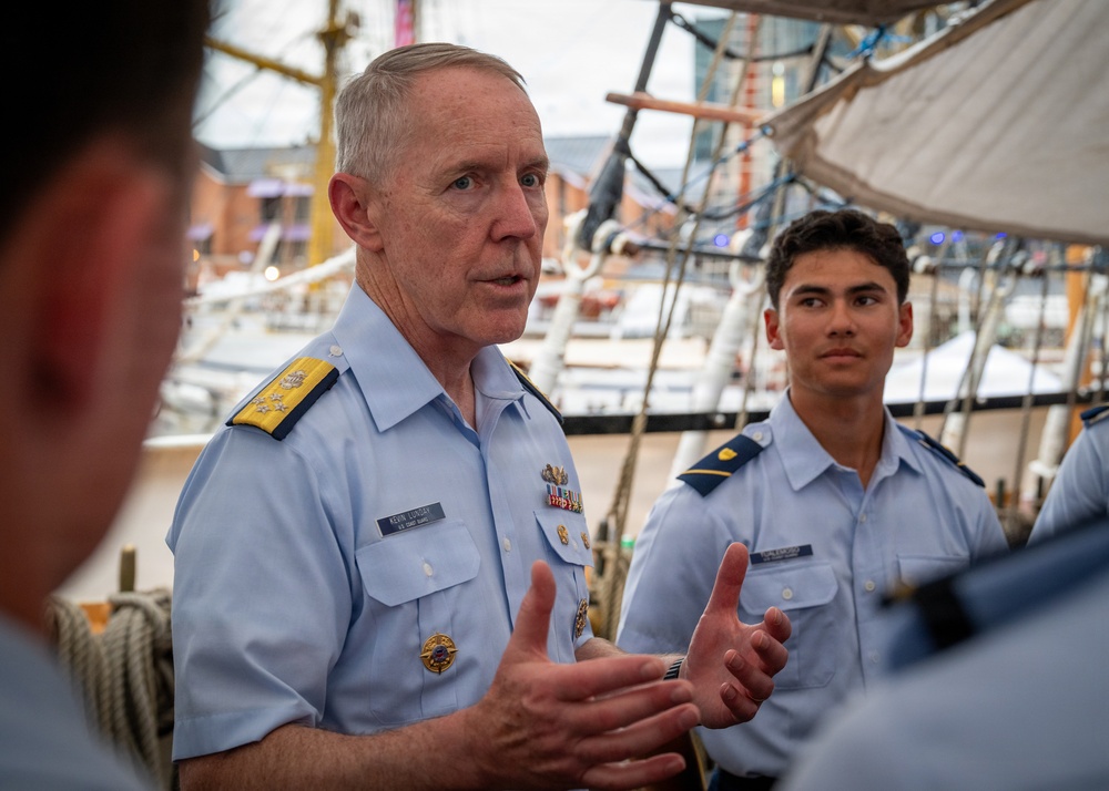 Military leaders of today share wisdom with Coast Guard leaders of tomorrow