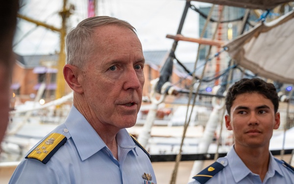 Military leaders of today share wisdom with Coast Guard leaders of tomorrow