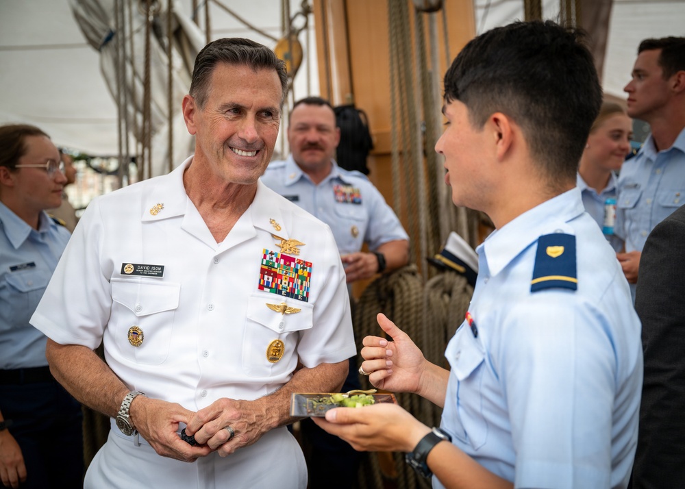 Military leaders of today share wisdom with Coast Guard leaders of tomorrow