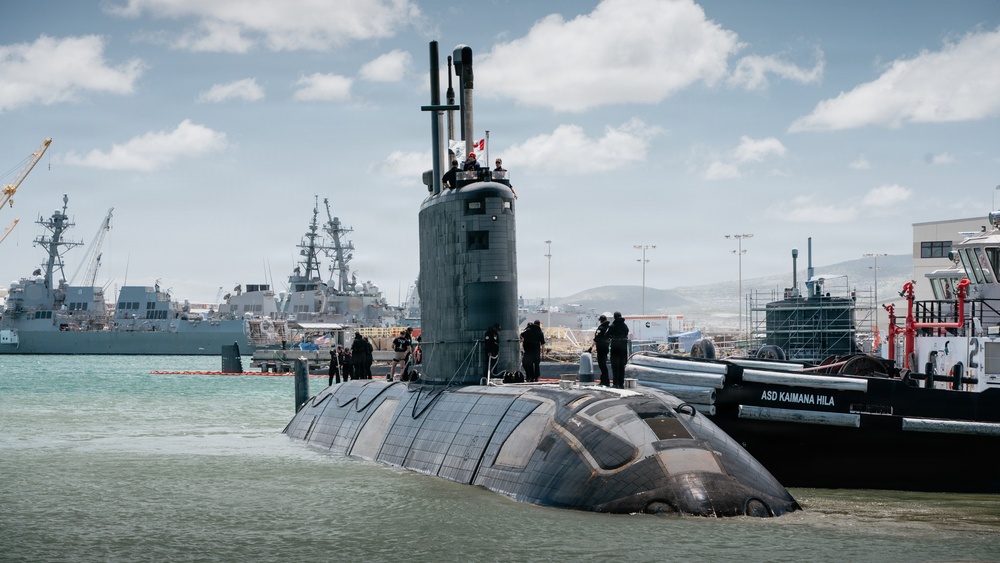 Royal Canadian Navy Victoria-class long-range patrol submarine HMCS Corner Brook (SSK 878) departs Pearl Harbor to begin RIMPAC 2026 sea phase