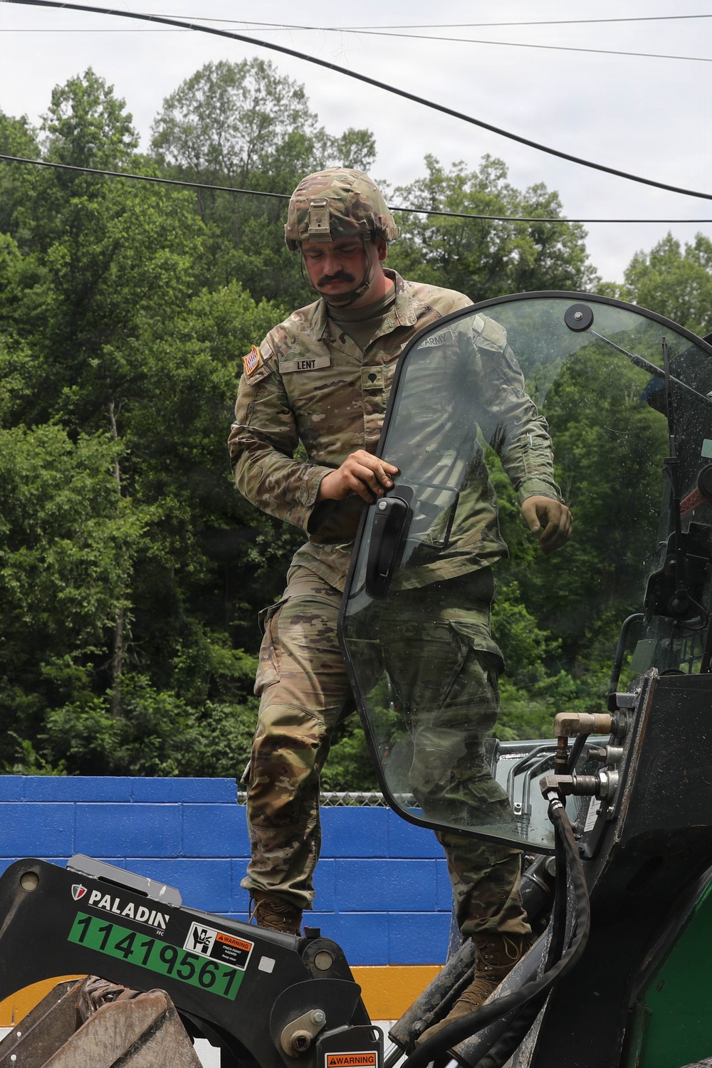 West Virginia Guardsmen clean up debris