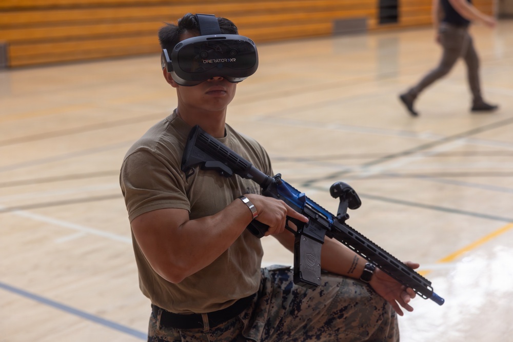 Simulating the Battlefield: 1st MLG Marines counter simulated drones with virtual reality technology