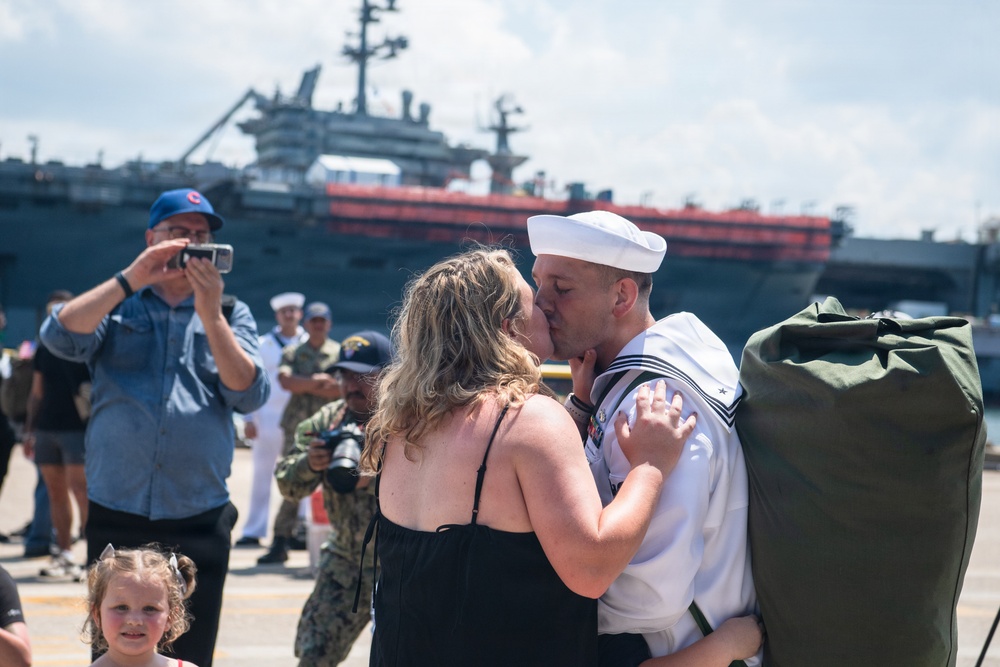 Nimitz Sailors Meet Loved Ones on The Pier