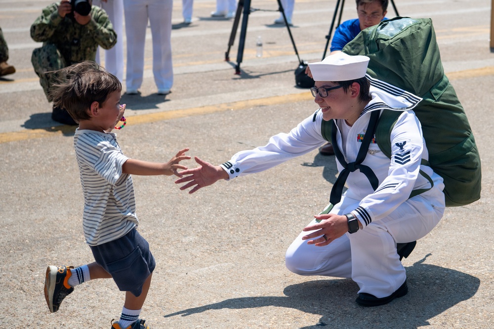 Nimitz Sailors Meet Loved Ones on The Pier