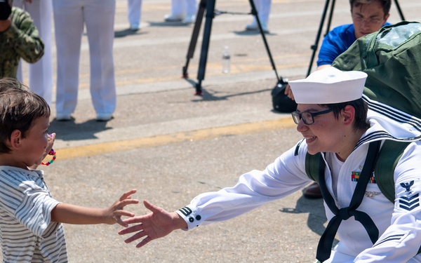 Nimitz Sailors Meet Loved Ones on The Pier