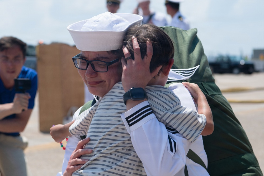 Nimitz Sailors Meet Loved Ones on The Pier