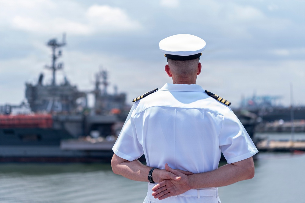 USS Nimitz pulls into Naval Station Norfolk for a Homeport Shift