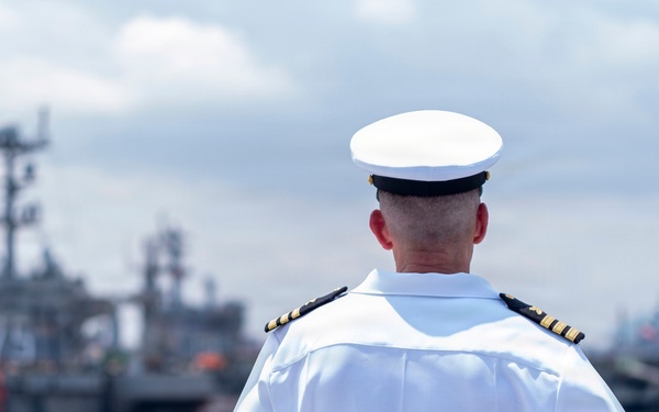 USS Nimitz pulls into Naval Station Norfolk for a Homeport Shift