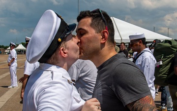 Nimitz Sailors Meet Loved Ones on The Pier