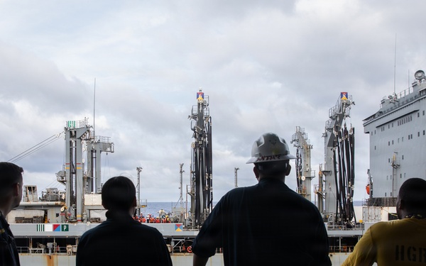 USS KEARSARGE CONDUCTS REPLENISHMENT AT SEA