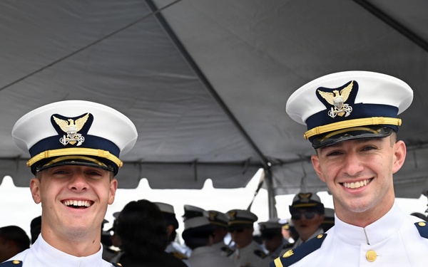 U.S. Coast Guard Cutter Waesche (WMSL 751) holds change-of-command ceremony