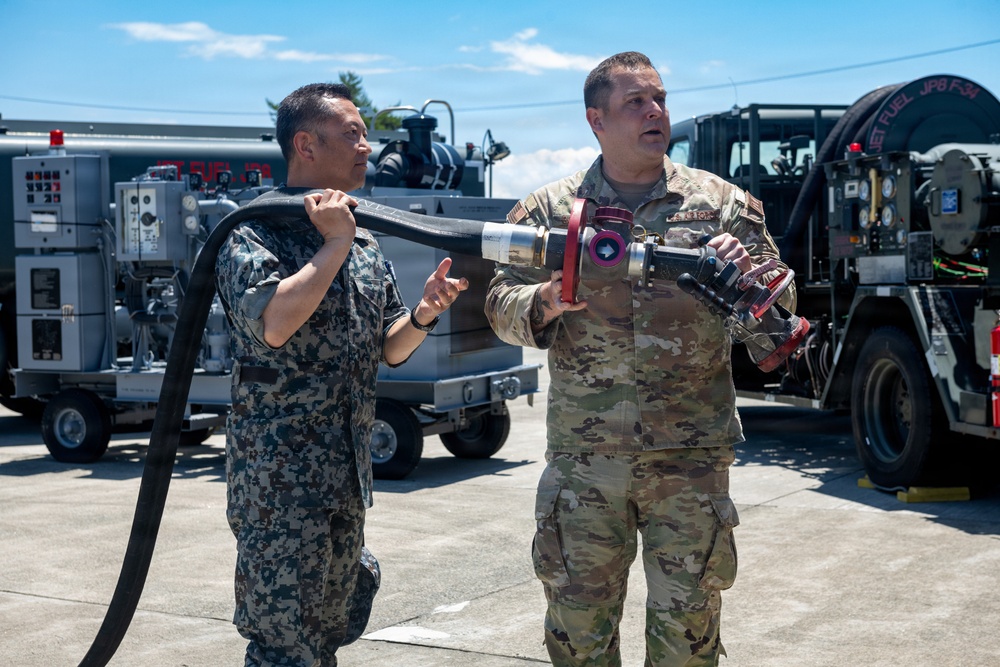 3rd Air Wing commander visits the 35th Fighter Wing, advancing U.S.-Japan alliance