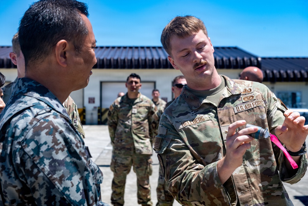 3rd Air Wing commander visits the 35th Fighter Wing, advancing U.S.-Japan alliance