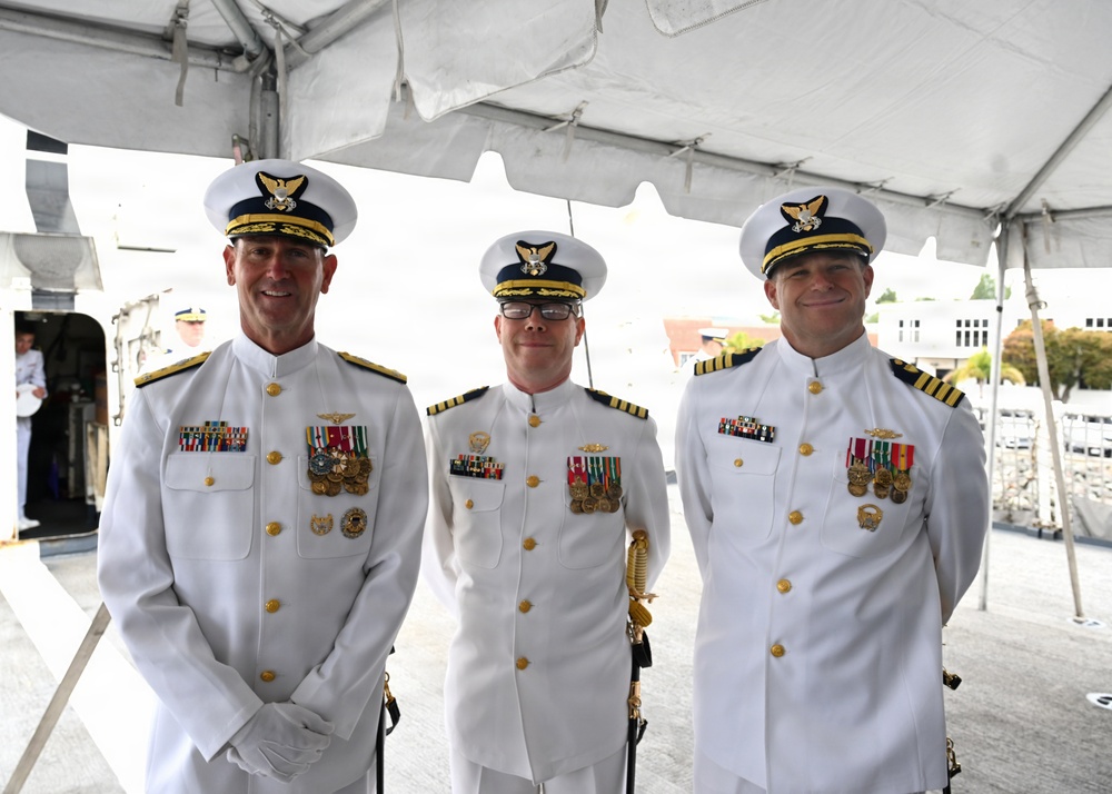 U.S. Coast Guard Cutter Waesche (WMSL 751) holds change-of-command ceremony