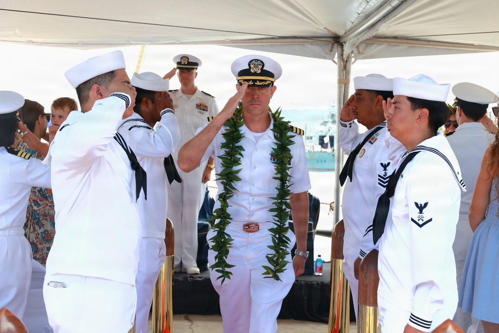 USS Wayne E. Meyer Holds Change of Command Ceremony