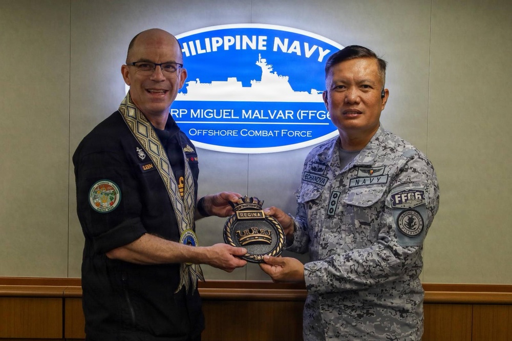 BRP Miguel Malvar commanding officer receives a memento from HMCS Regina's skipper