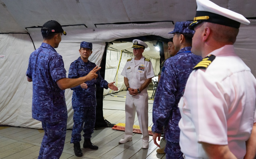JMSDF Chief of Staff visits Seabees