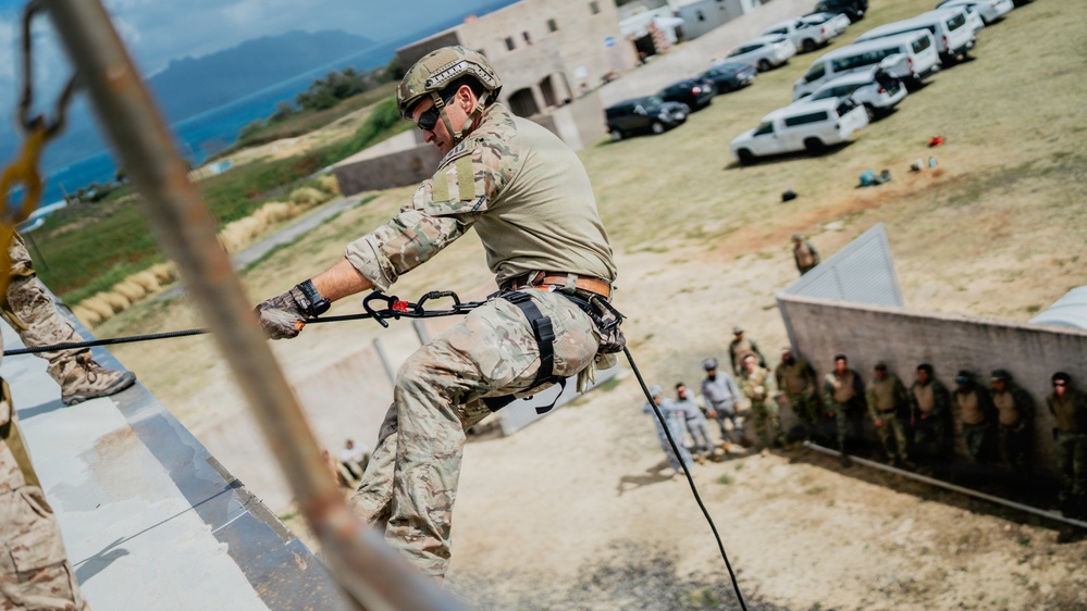 Multinational EOD technicians conduct HRST training during RIMPAC 26