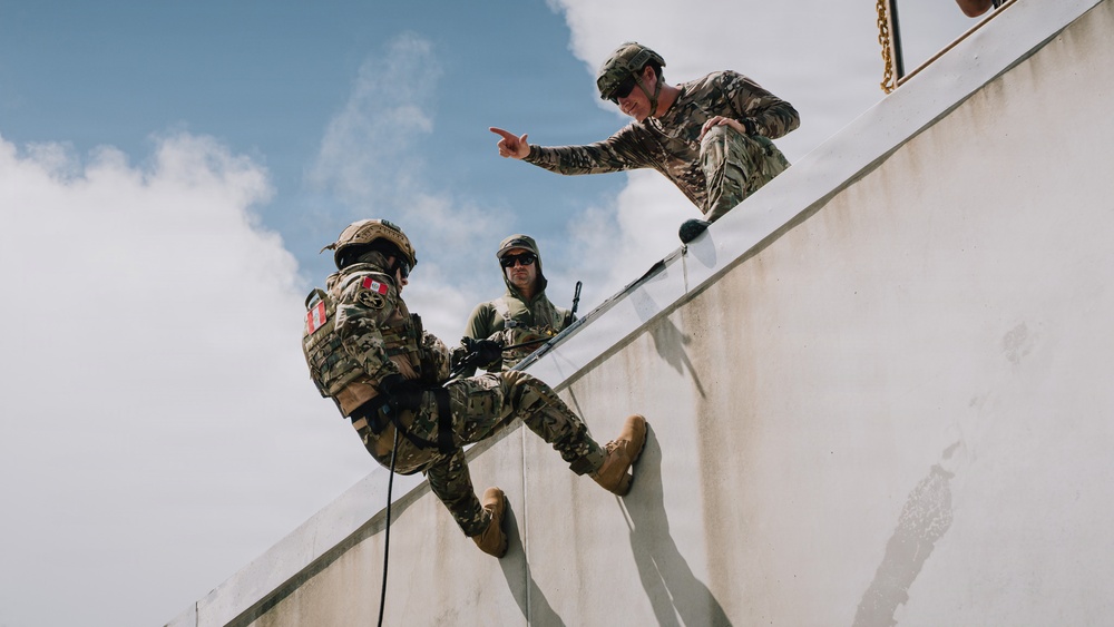 Multinational EOD technicians conduct HRST training during RIMPAC 26