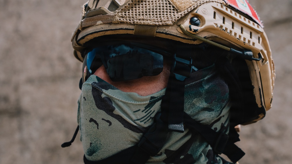 Multinational EOD technicians conduct HRST training during RIMPAC 26