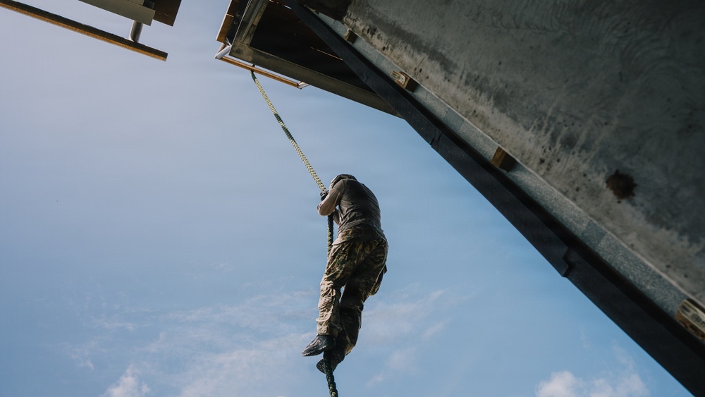Multinational EOD technicians conduct HRST training during RIMPAC 26