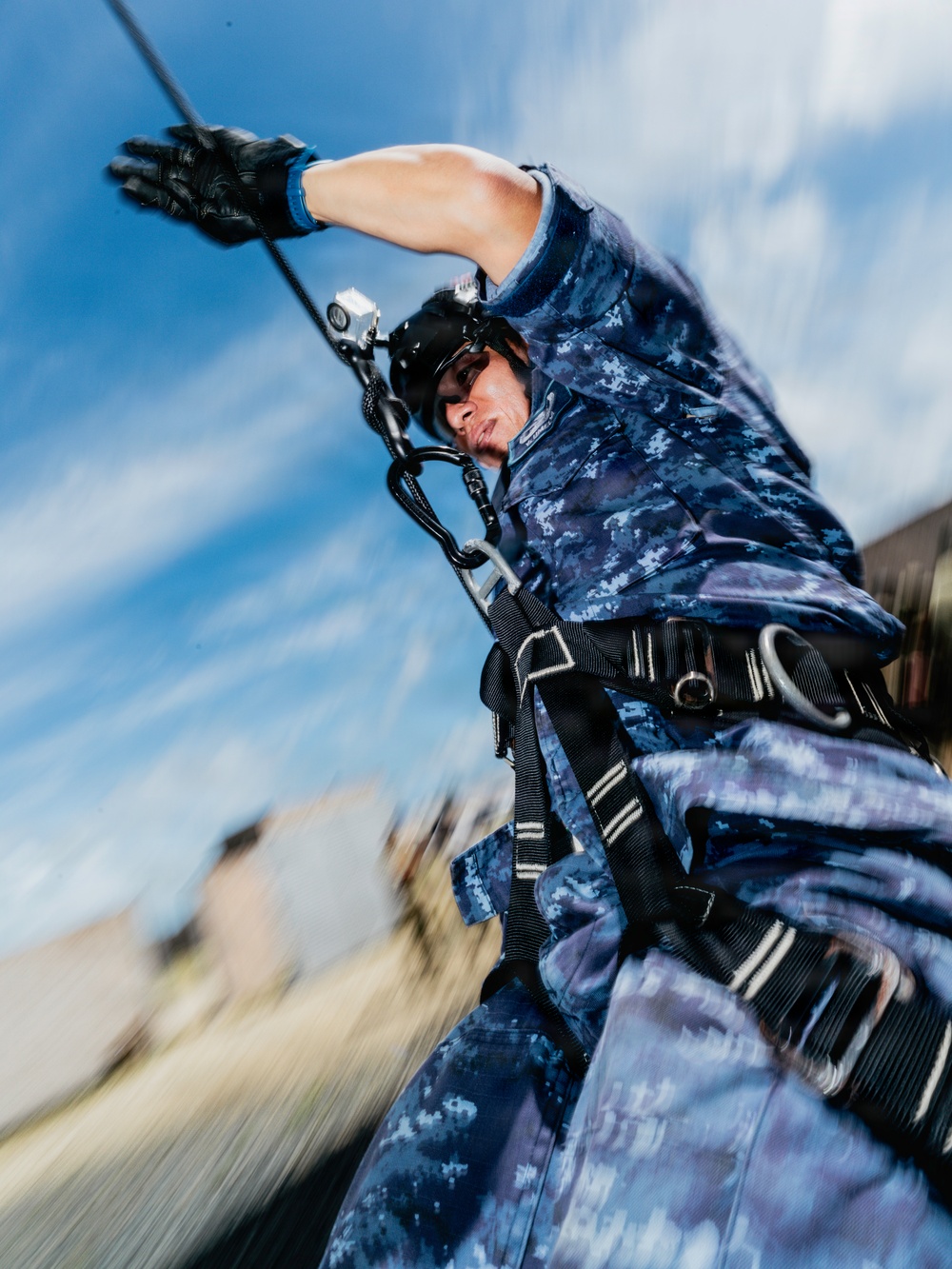 Multinational EOD technicians conduct HRST training during RIMPAC 26