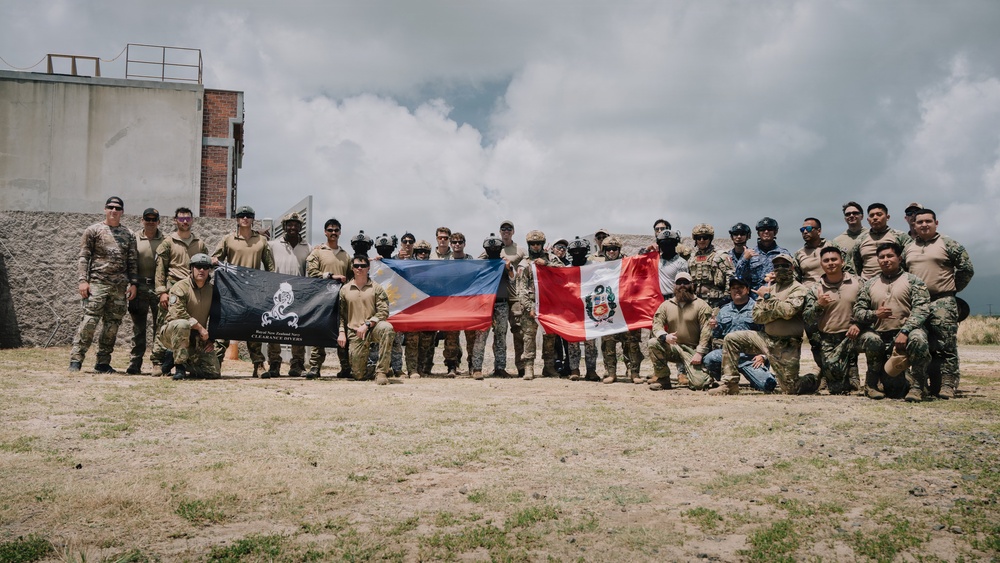Multinational EOD technicians conduct HRST training during RIMPAC 26