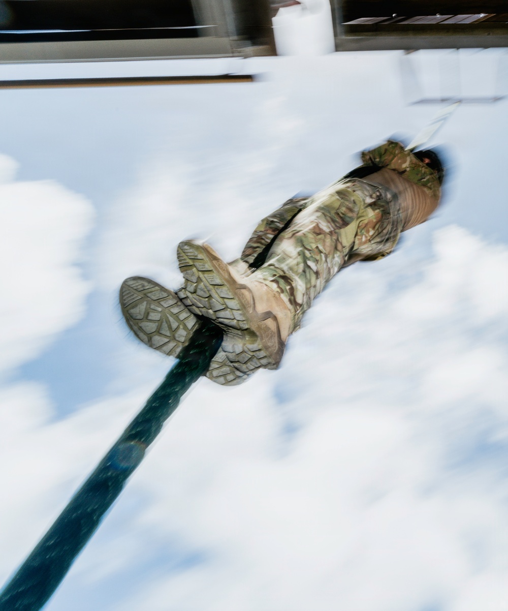 Multinational EOD technicians conduct HRST training during RIMPAC 26
