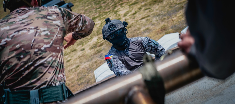 Multinational EOD technicians conduct HRST training during RIMPAC 26