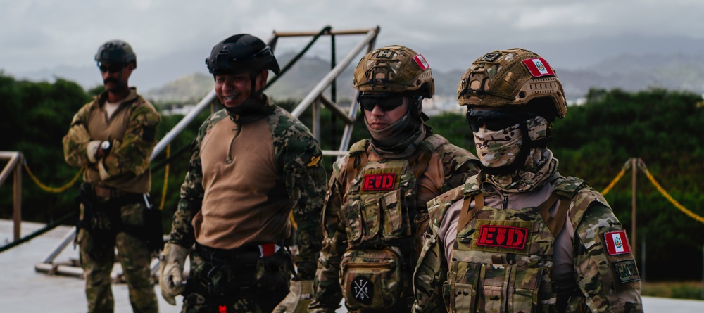 Multinational EOD technicians conduct HRST training during RIMPAC 26