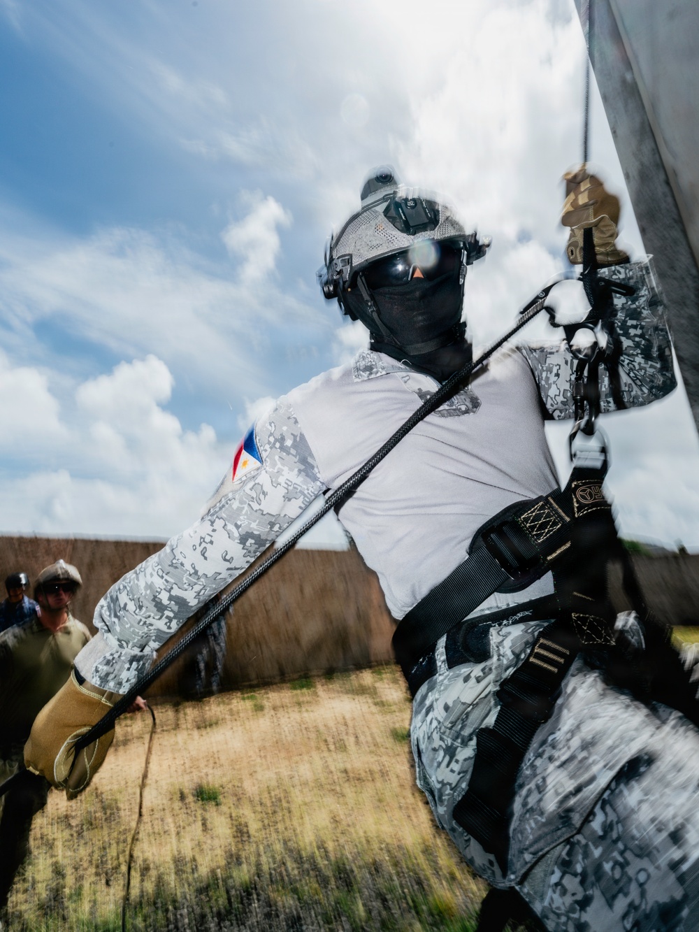 Multinational EOD technicians conduct HRST training during RIMPAC 26