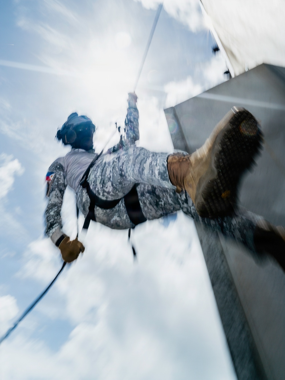 Multinational EOD technicians conduct HRST training during RIMPAC 26