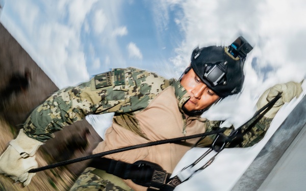 Multinational EOD technicians conduct HRST training during RIMPAC 26