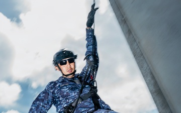 Multinational EOD technicians conduct HRST training during RIMPAC 26