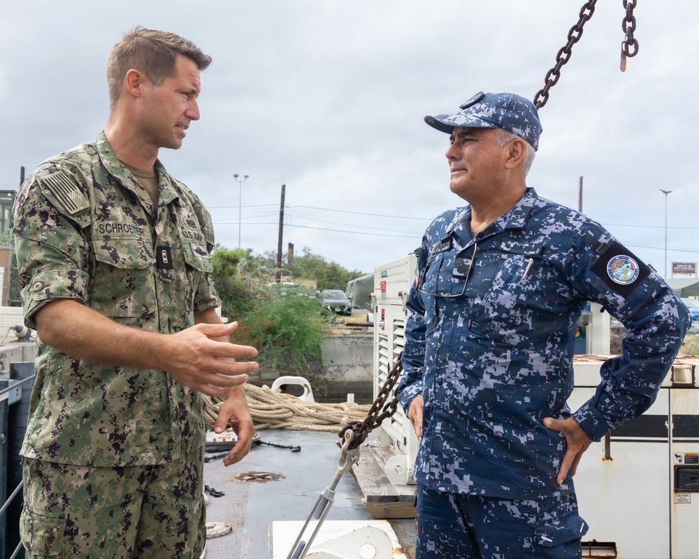 U.S. Navy, Mexican Navy officers tour a dive site during RIMPAC 2026