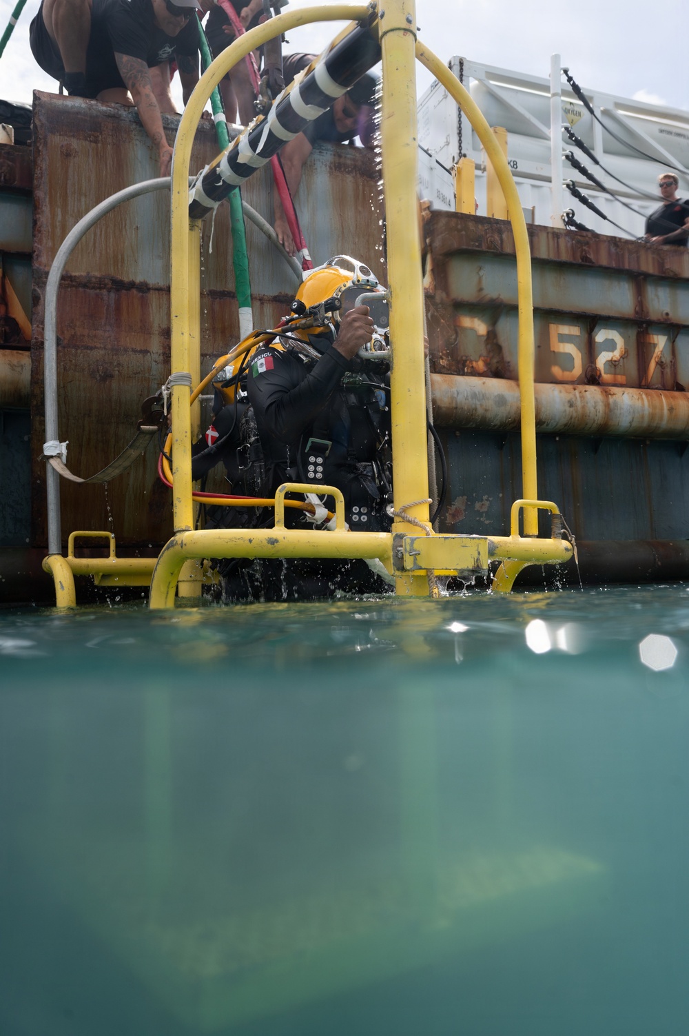 U.S. Navy, Royal New Zealand Navy, Royal Canadian Navy, Peruvian Navy, Mexican Navy Divers conduct familiarization dives during RIMPAC 2026