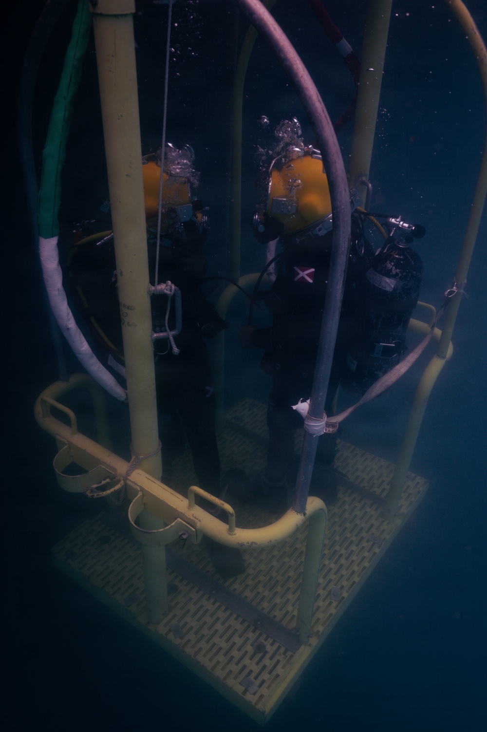 U.S. Navy, Royal New Zealand Navy, Royal Canadian Navy, Peruvian Navy, Mexican Navy Divers conduct familiarization dives during RIMPAC 2026