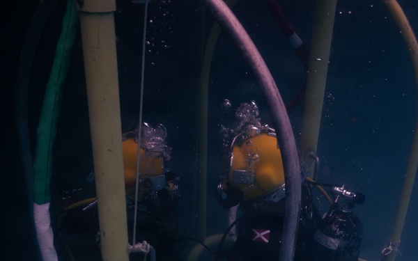 U.S. Navy, Royal New Zealand Navy, Royal Canadian Navy, Peruvian Navy, Mexican Navy Divers conduct familiarization dives during RIMPAC 2026