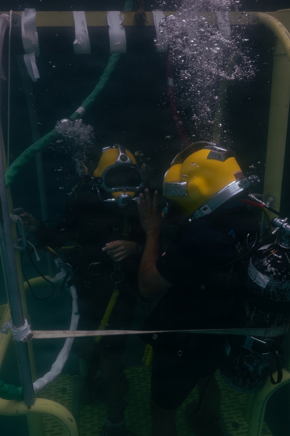U.S. Navy, Royal New Zealand Navy, Royal Canadian Navy, Peruvian Navy, Mexican Navy Divers conduct familiarization dives during RIMPAC 2026