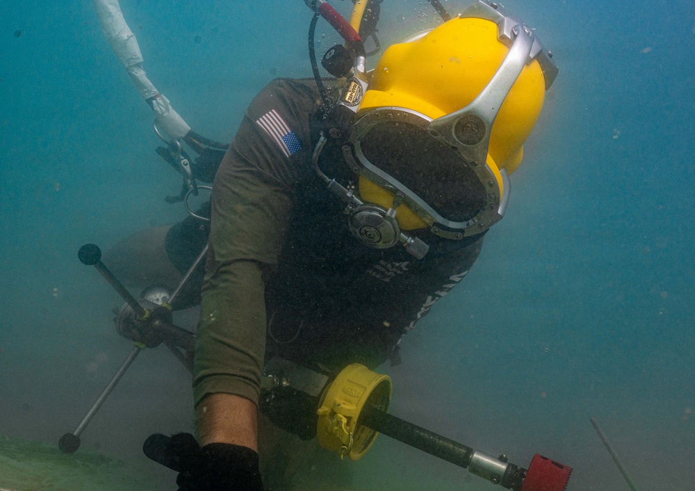 Multinational Navy divers work together during a salvage training at RIMPAC 26