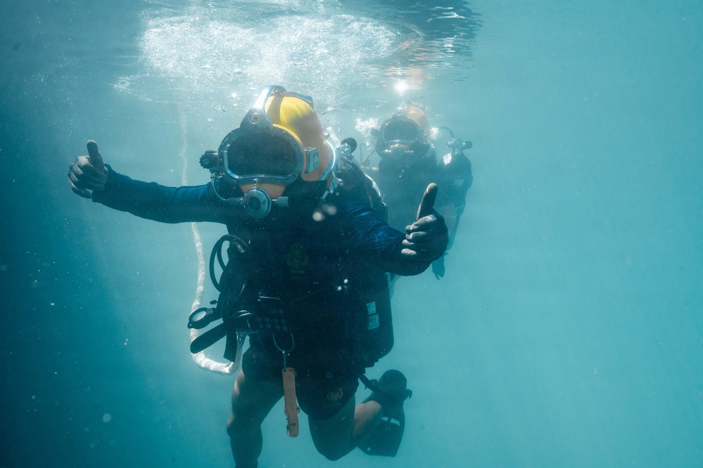 Multinational Navy divers work together during a salvage training at RIMPAC 26