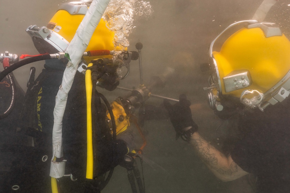 Multinational Navy divers work together during a salvage training at RIMPAC 26