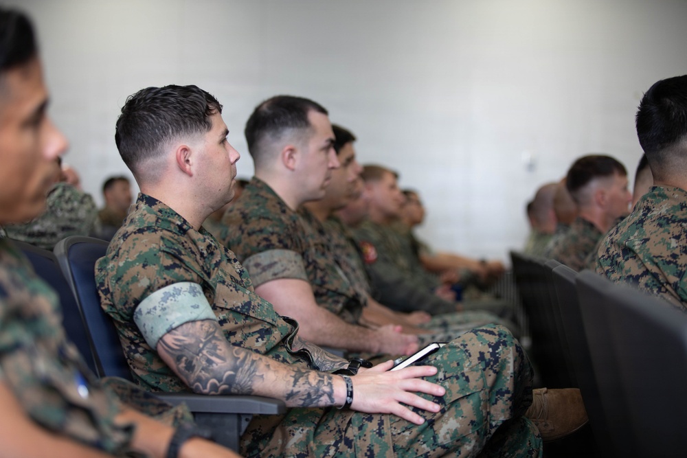 MCIPAC Sgt. Maj. Speaks with MCAS Iwakuni Marines and Sailors