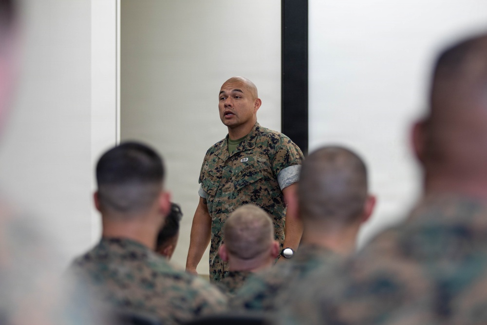 MCIPAC Sgt. Maj. Speaks with MCAS Iwakuni Marines and Sailors