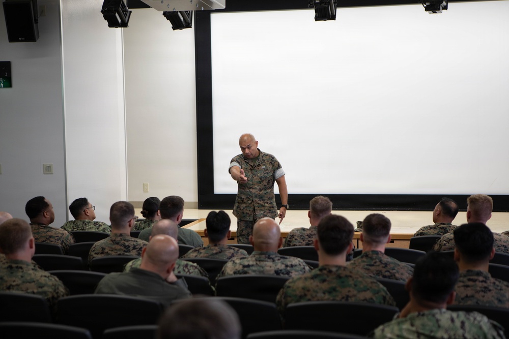 MCIPAC Sgt. Maj. Speaks with MCAS Iwakuni Marines and Sailors