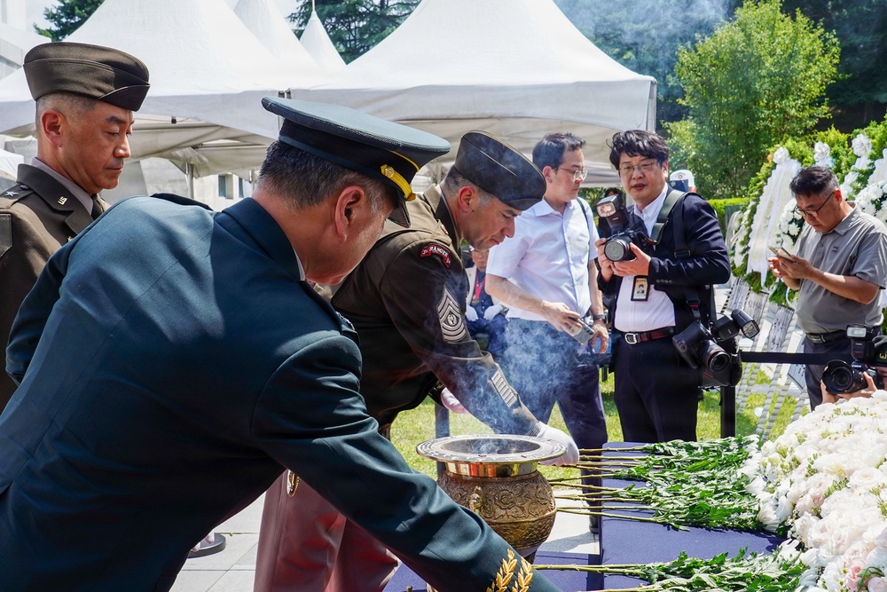 Towns and Choi honor Paik’s service